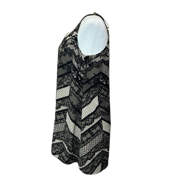 CAbi Lace Print Tunic Blouse Black - Picture 4 of 5